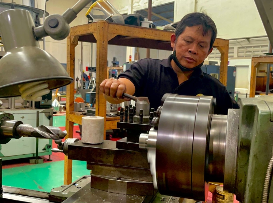 Kustomisasi part atau bagian dari mesin